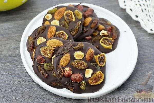 Шоколадные конфеты с орехами и сухофруктами