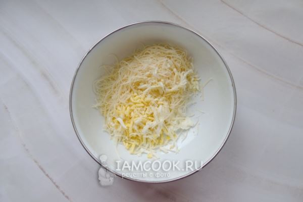 Мясные зразы с яйцом и сыром